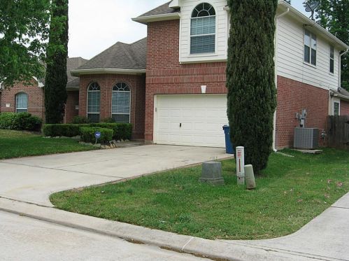 2214 Valley View Xing, Conroe TX  77304-1635 exterior