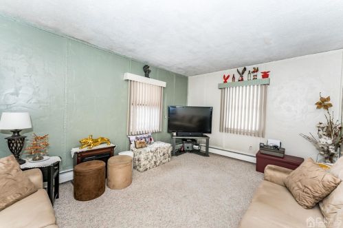 72 Lehigh Ave, Avenel, NJ 07001-1841
