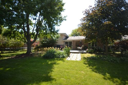 208 Meadow Wood Dr, Joliet IL  60431-4810 exterior