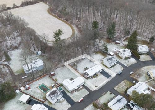 26 Sunrise Cir, Wallingford CT  06492-3225 exterior