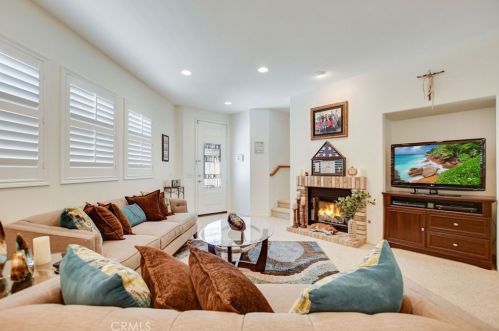 7948 Shadow Trails Ln, Riverside CA  92509-7007 exterior