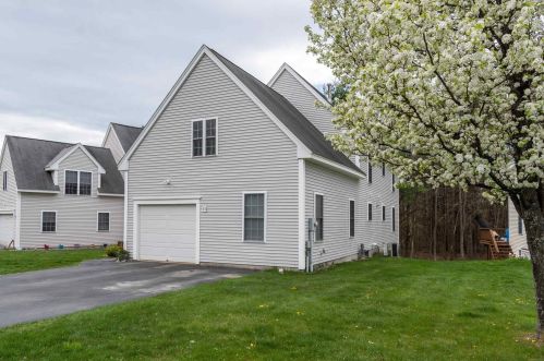 93 Barbara Ln, Hudson, NH 03051-3769