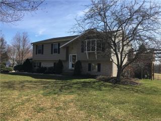 1303 Buck Trail Rd, Allentown, PA 18104-2050