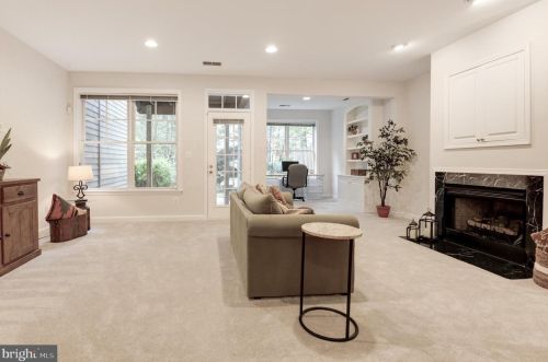 11133 Little Compton Dr, Herndon, VA 20191-4378