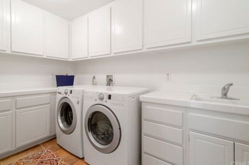 7470 Chateau Rdg Ln, Riverside CA  92506-7542 exterior