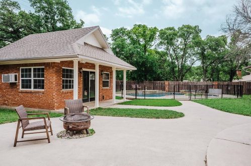 211 Oaklawn Ave, Nocona TX 76255-3109 exterior