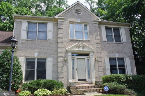 8975 Home Guard Dr, Springfield VA  22015-2190 exterior