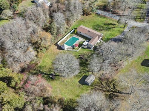 230 Bloomingdale Rd, Quaker Hill CT  06375-1337 exterior