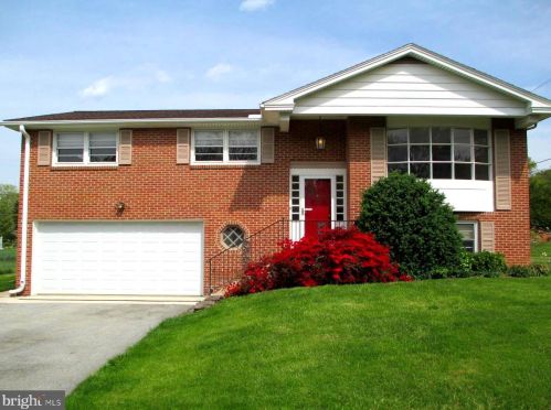 425 Cortleigh Dr, York, PA 17402-4117
