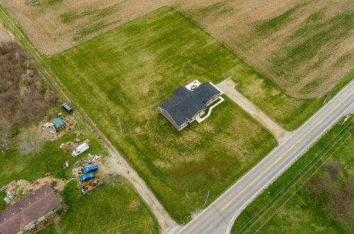 2536 Moorefield Rd, Springfield OH  45502-8209 exterior