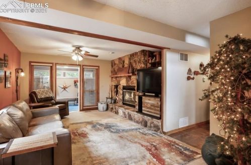 1070 Kings Crown Rd, Woodland Park CO 80863-7732 exterior