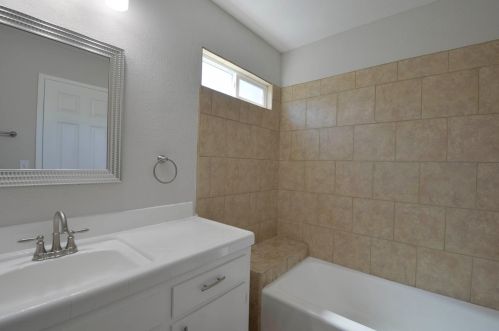 2021 Rochelle Ave, Turlock CA  95382-1666 exterior