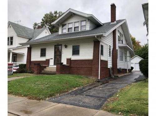 1360 Macon St, Decatur, IL 62522-2704