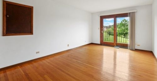 8401 Park Ave, Willowbrook IL 60527-6343 exterior