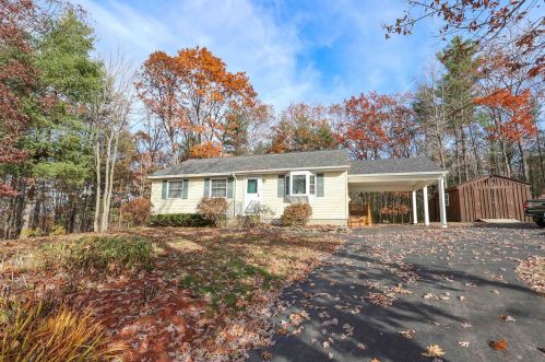 8 Howe St, Allenstown, NH 03275-2111