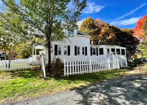 39 Syndicate St, Unity, NH 03773-1313