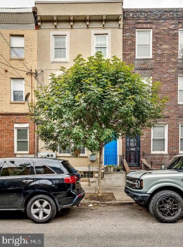 752 19th St, Philadelphia, PA 19130-2030