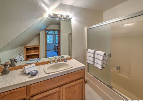 355 Skidder Trl, Truckee CA  96161-3931 exterior