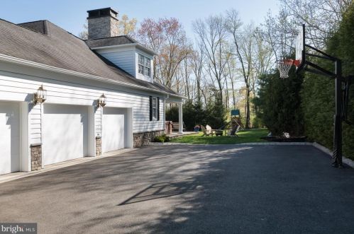 19 Derwent Dr, Princeton NJ  08540-7551 exterior