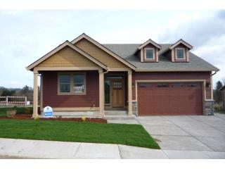 656 8th St, Carlton, OR 97111-1119