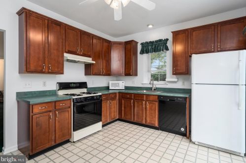 117 Meadowlark Dr, Trenton NJ  08690-3547 exterior