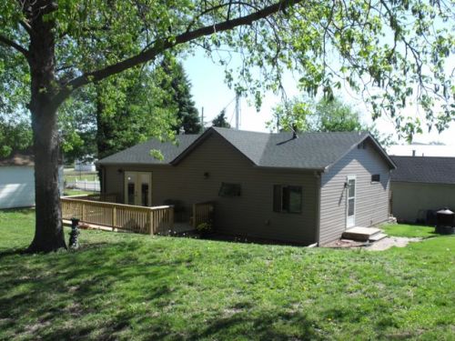 202 School St, Hooper, NE 68031-3050
