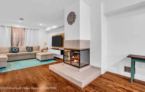 21 Cambridge Dr, Wall Township, NJ 07731-2956