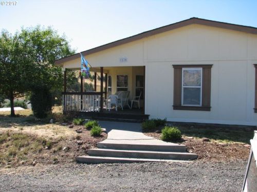 1225 Adams St, Fossil, OR 97830-8321