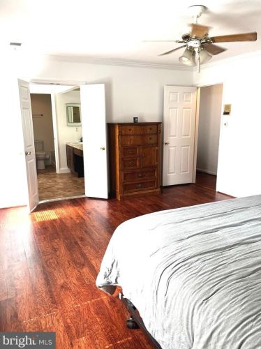 5076 Queens Wood Dr, Springfield VA  22015-1530 exterior