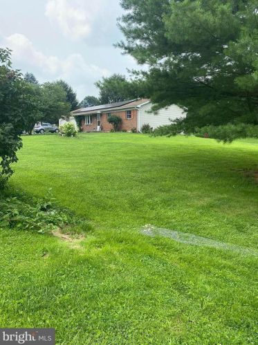 2 Frisch Dr, Duncannon, PA 17020-9576
