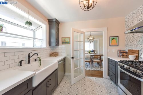 285 Stoakes Ave, San Leandro CA 94577-1735 exterior