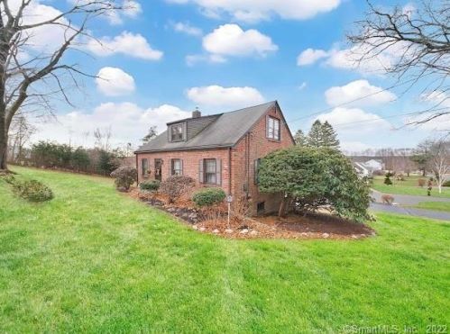 91 Cedar Ln, Wallingford, CT 06492-3101