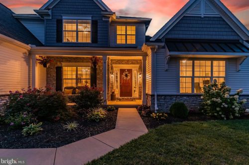 4 Peyton Dr, Carlisle PA  17015-8548 exterior