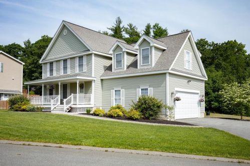 72 Waterford Dr, Sandown, NH 03873-2077