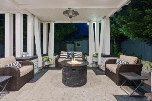 1068 Matthew Ct, Windsor CA  95492-8778 exterior
