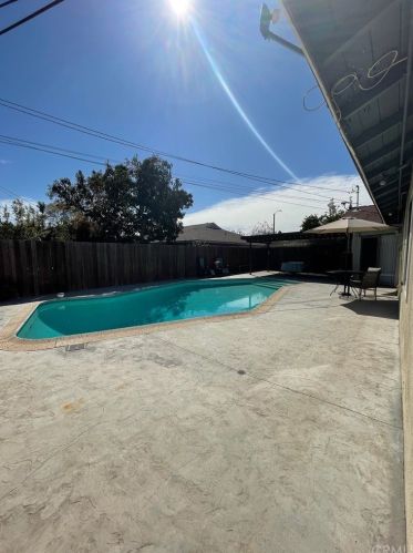 1426 Beacon Ave, Anaheim CA  92802-1718 exterior