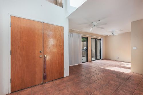 891 Village Sq, Palm Springs, CA 92262-7559