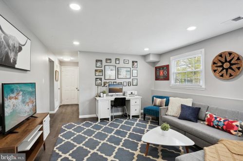 8922 Applecross Ln, Springfield VA  22153-1201 exterior