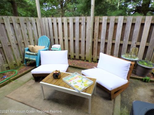 8 Alameda Ct, Tinton Falls, NJ 07724-2531