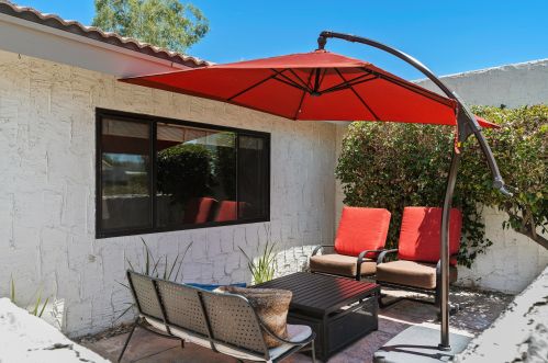 2150 Sunshine Cir, Palm Springs, CA 92264-8245