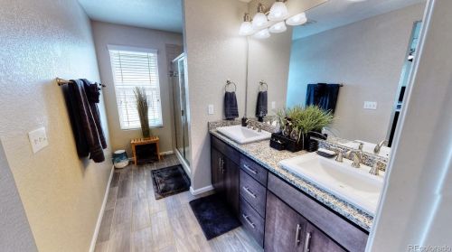 166 Kewaunee Way, Aurora CO 80016-4327 exterior