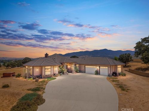 21080 Black Oak Dr, Tehachapi, CA 93561-8063