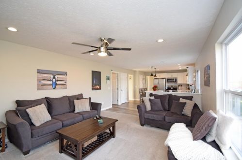 9655 Fallsridge Ct, Cincinnati OH 45231-2885 exterior