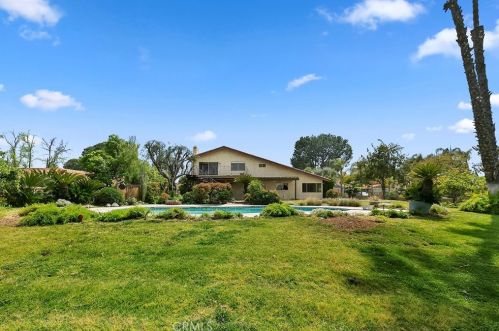 16350 Rancho Escondido Dr, Riverside CA  92506-5816 exterior