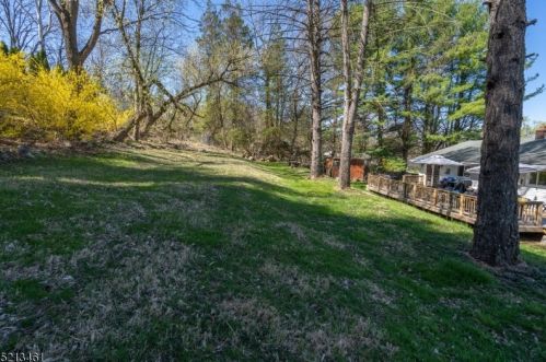3 Autumn Ln, Hackettstown NJ  07840-4704 exterior