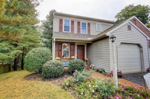 253 Windsor Dr, Ephrata PA  17522-2650 exterior