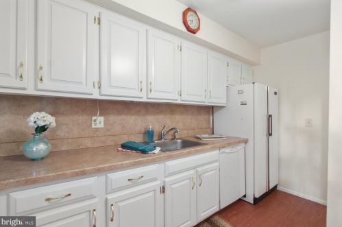 38 Valleybrook Dr, Lancaster PA  17601-4617 exterior