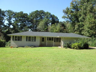 95 Fairlawn Dr, Carrollton, GA 30117-8243