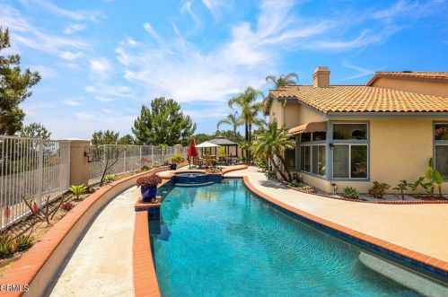 1003 Calle Azul, Glendale CA  91208-3057 exterior