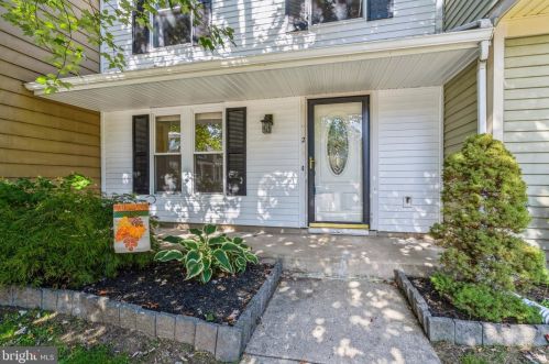 2 Robert Pearson Ct, Trenton, NJ 08610-2723